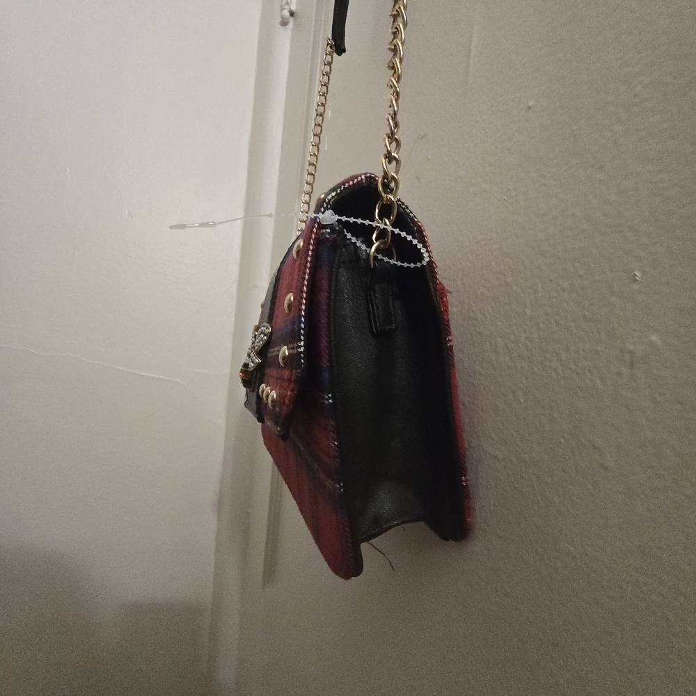 Olivia Miller Bee Cross Body Handbag - Picture 6 of 13